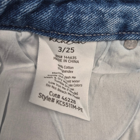 KanCan Petite 3 (28) Hawthorne Jeans Light Wash Flare Raw Hem Patch Pocket Short - Picture 10 of 11